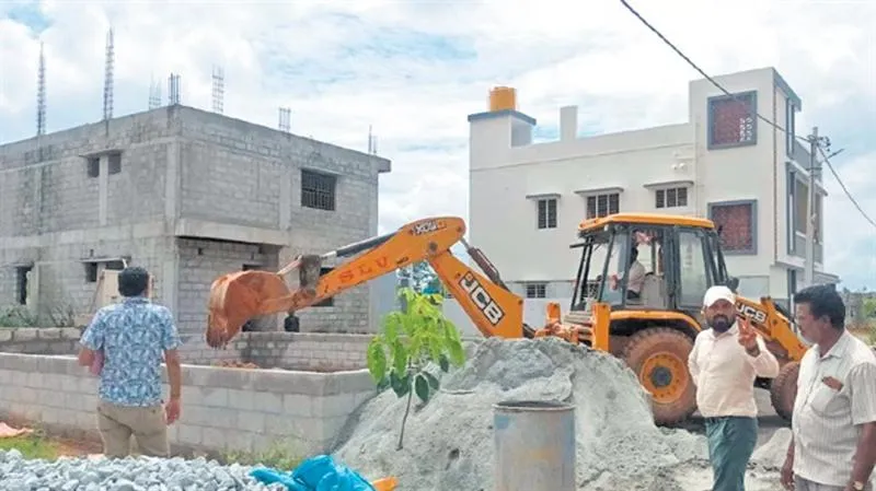 Bangalore Development Authority (BDA) , Illegal layouts come up in Karanth Layout extension